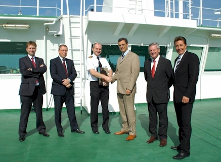 Joachim Coens welcomes MV Caroline Russ